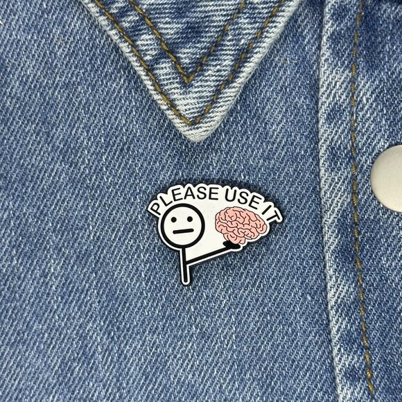 ⭐"Please Use It" Enamel Pin Broch With Brain Design  Fun & Thoughtful Accessory - Picture 1 of 5